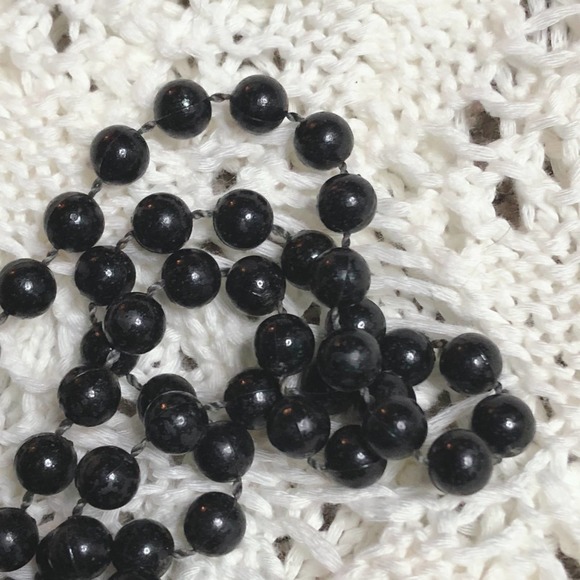 Vintage Costume Jewelry Black Beaded Plastic Long Necklace - Picture 4 of 6